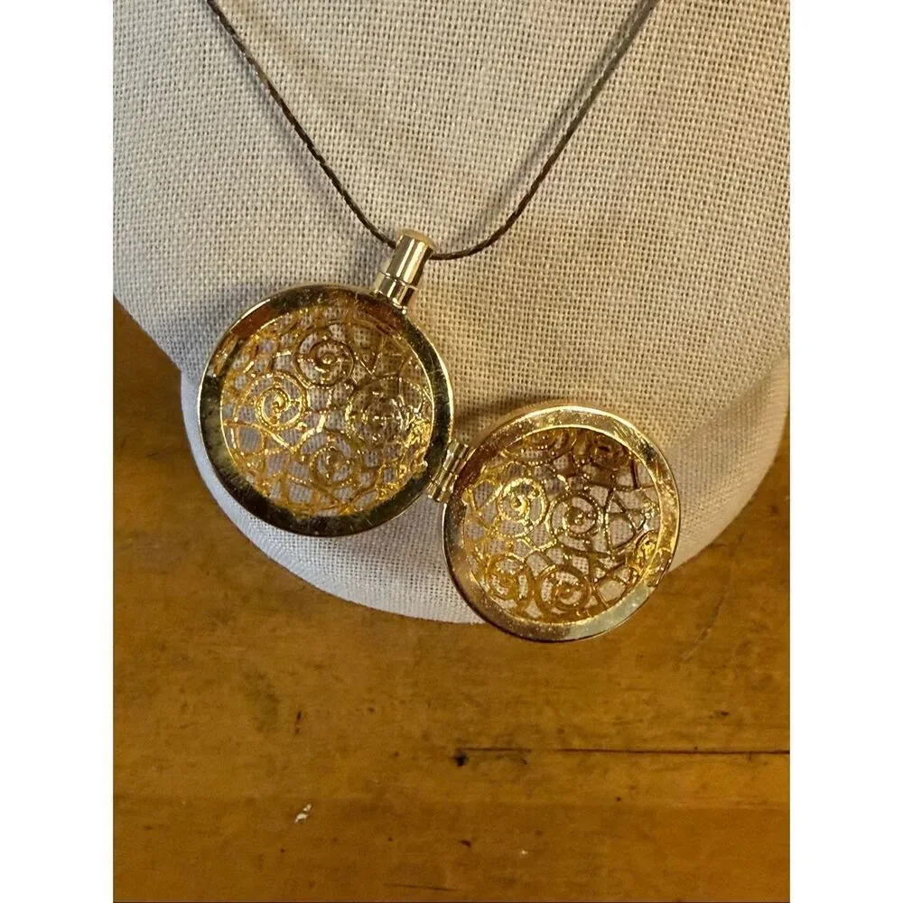 VICTORIAN BALL PENDANT LOCKET Gold Tone (7165)